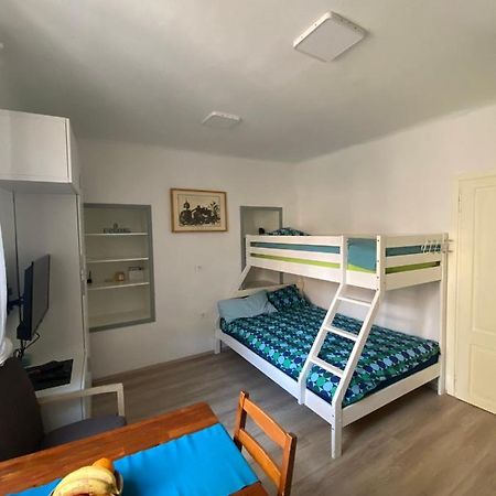 Studio Nova Apartment ไพราน ภายนอก รูปภาพ