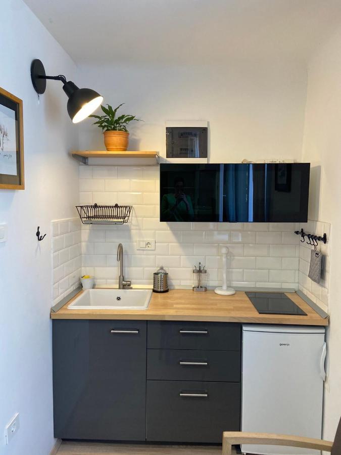 Studio Nova Apartment ไพราน ภายนอก รูปภาพ