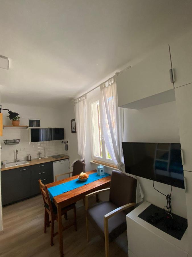 Studio Nova Apartment ไพราน ภายนอก รูปภาพ