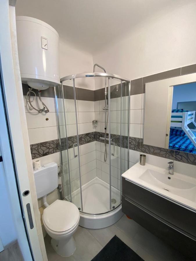 Studio Nova Apartment ไพราน ภายนอก รูปภาพ