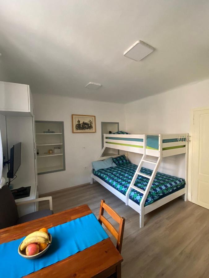 Studio Nova Apartment ไพราน ภายนอก รูปภาพ