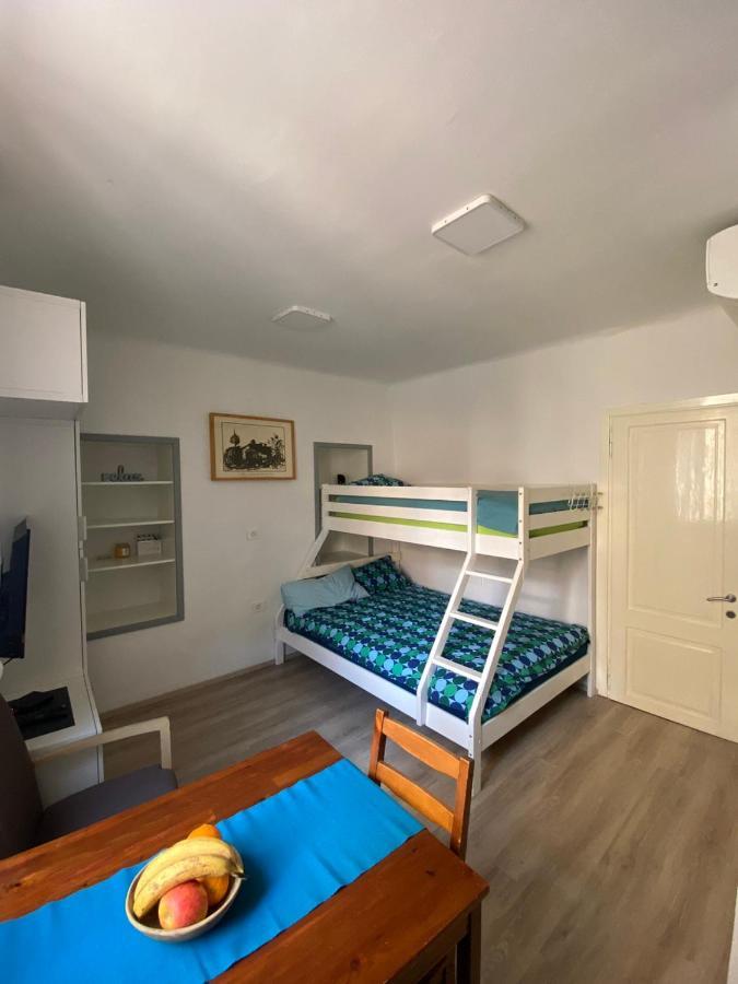 Studio Nova Apartment ไพราน ภายนอก รูปภาพ